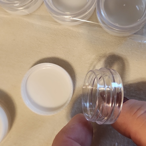 Small sample containers - Picture 3 of 3